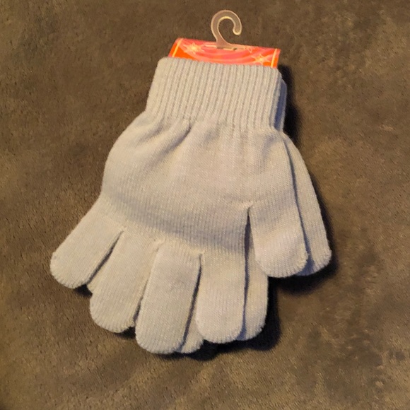 New Girls Winter Assortment of Gloves and Hat - Picture 4 of 6